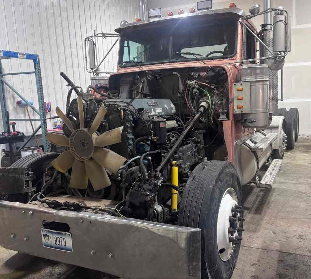 2015 Freightliner Cascadia - Cummins ISX15